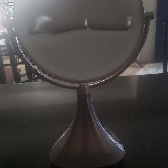 Home makeup mirror. - Picture 3 of 4